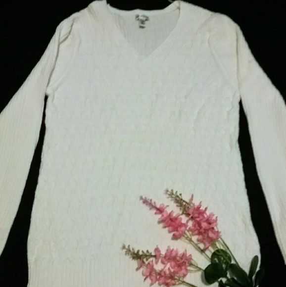 Plus size cream color women's beautiful sweater - Picture 1 of 4